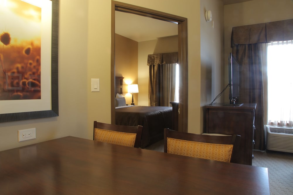 Teddy Apos S Residential Suites Watford City 6/56