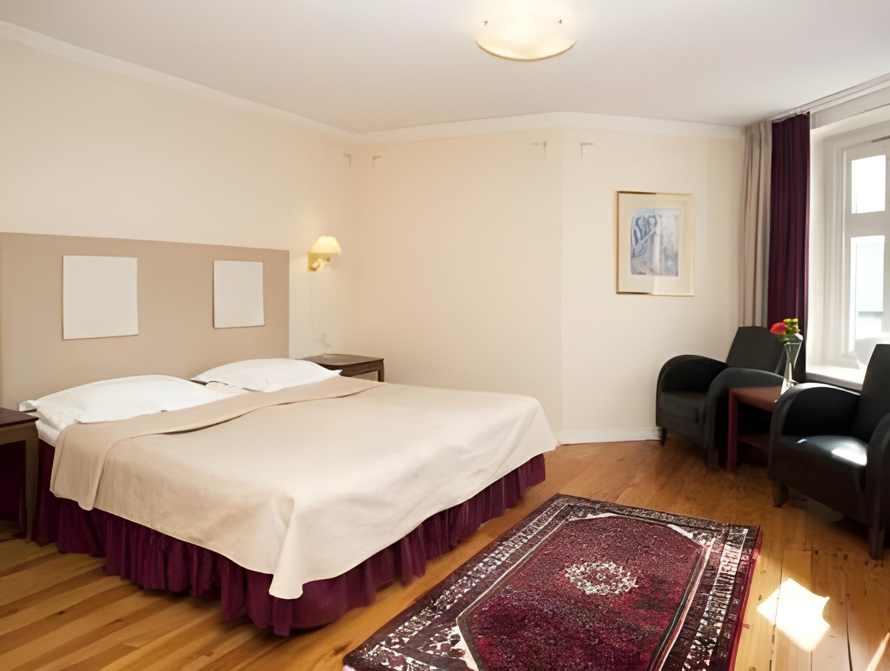 Superior, 1 Queen and 1 Single Bed