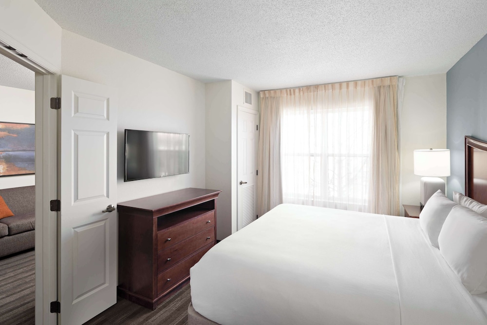 Hyatt House Herndon/Reston 7/50
