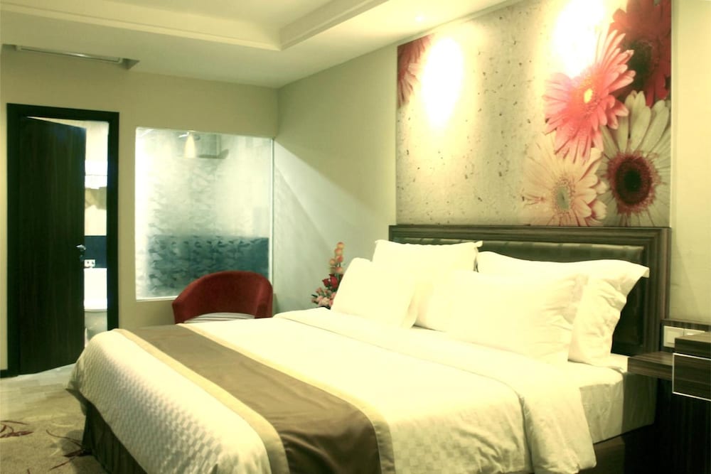 TRAVELLERS HOTEL PHINISI 15/50