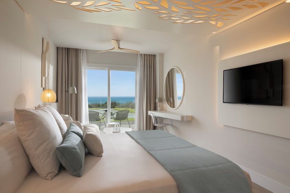 غرفة ديلوكس بإطلالة على البحر مفردة بسرير مزدوج، Amare Beach Hotel Sancti Petri 6/10