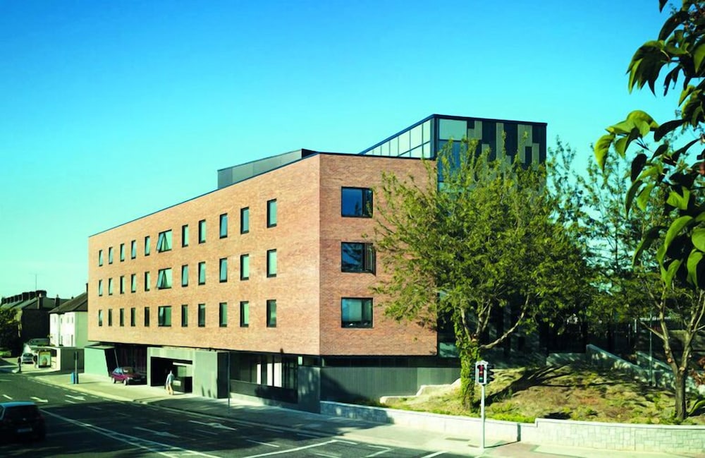 Broadstone Hall - City Centre 1/16