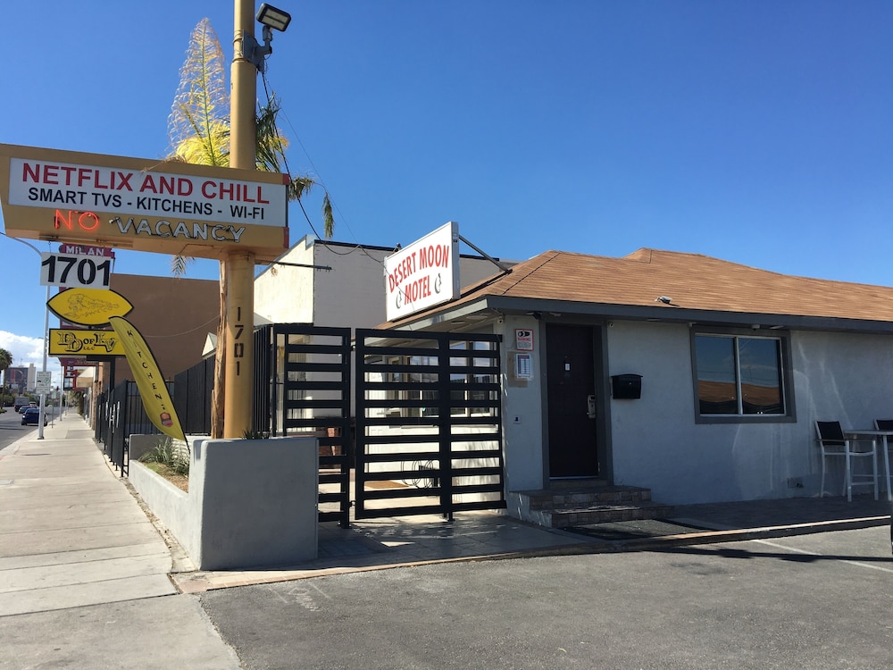 Desert Moon Motel 49/63