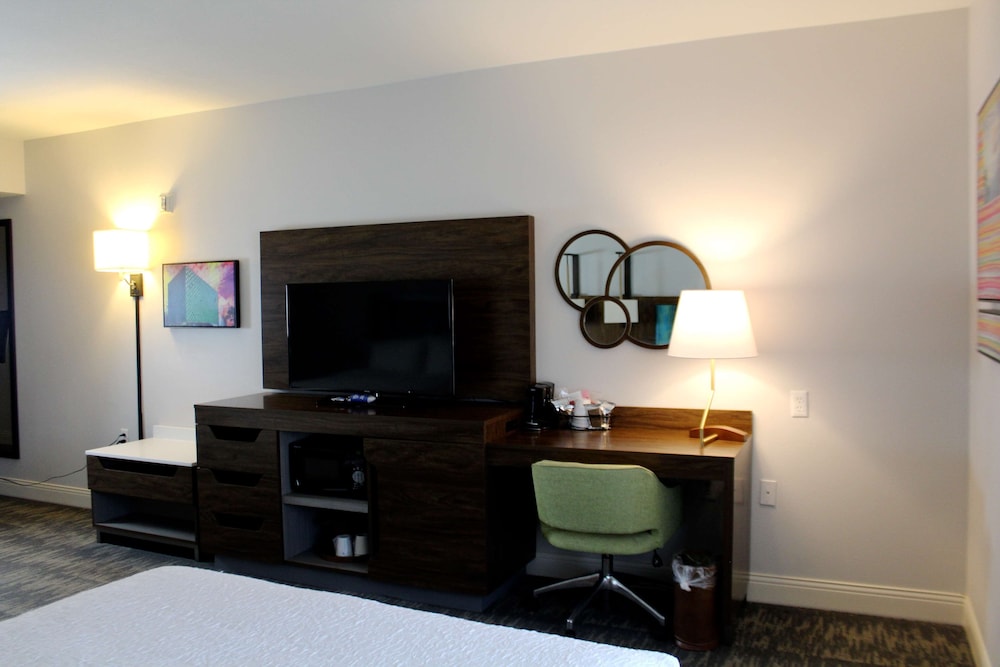 Hampton Inn and Suites Sarasota/Bradenton-Airport 39/68