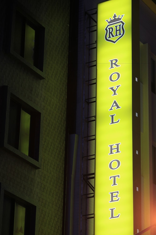 Royal Hotel 4/33