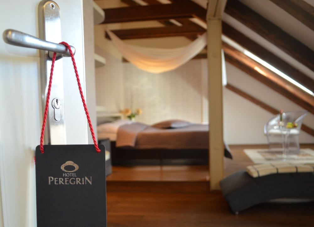 HOTEL PEREGRIN 43/72