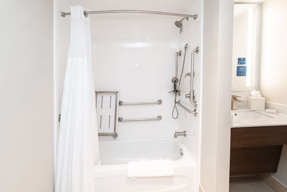 HILTON GARDEN INN FAIRFAX 17/61
