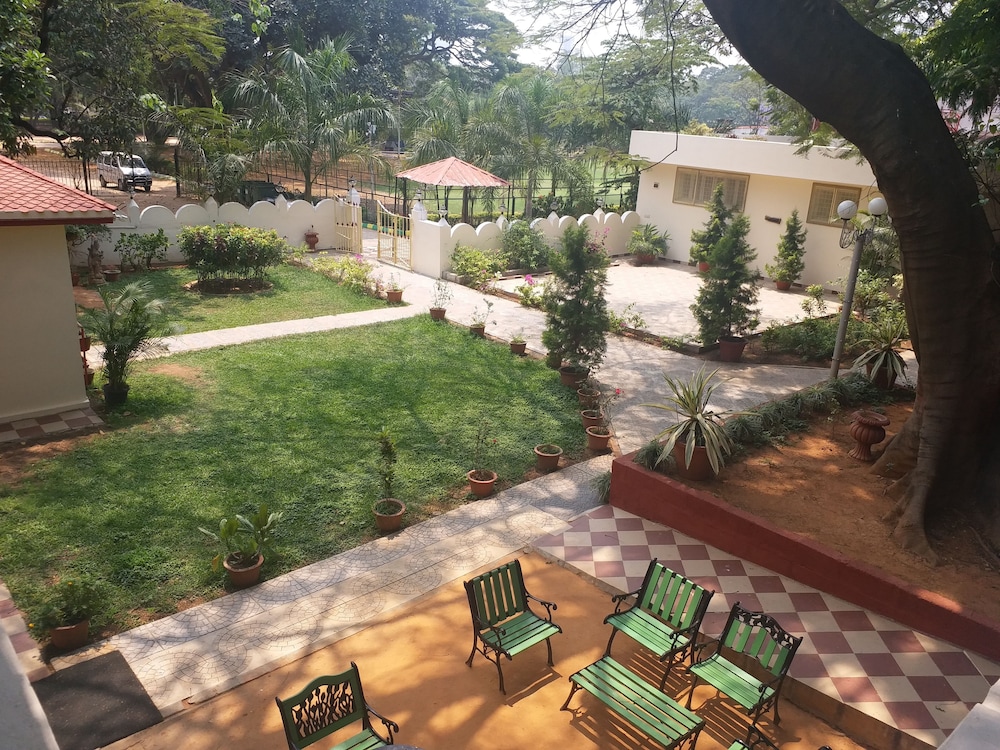 Jayamahal Palace Hotel 59/68
