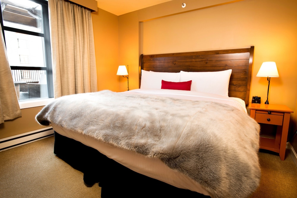 1 BEDROOM, SUITE, HOT TUB