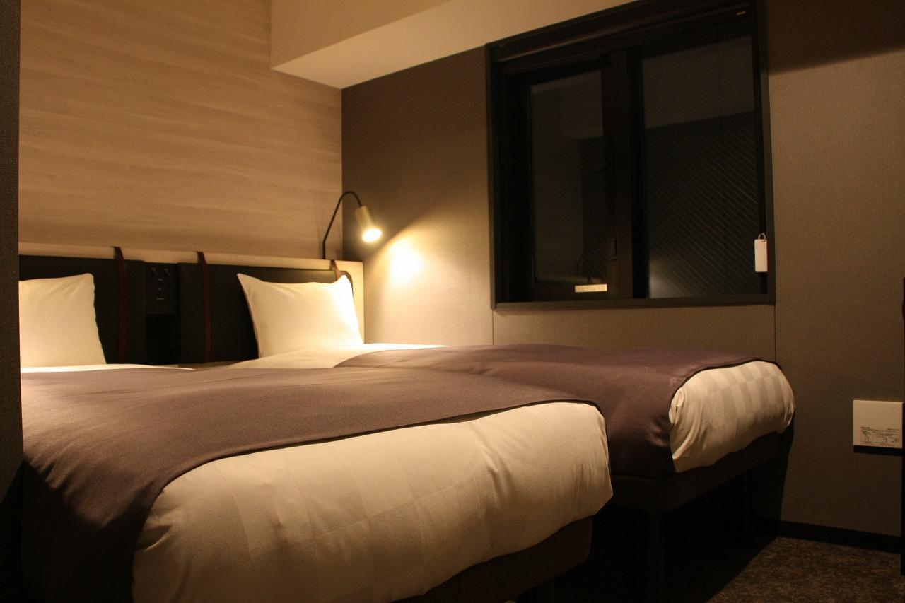 ROOM, TWIN BEDS