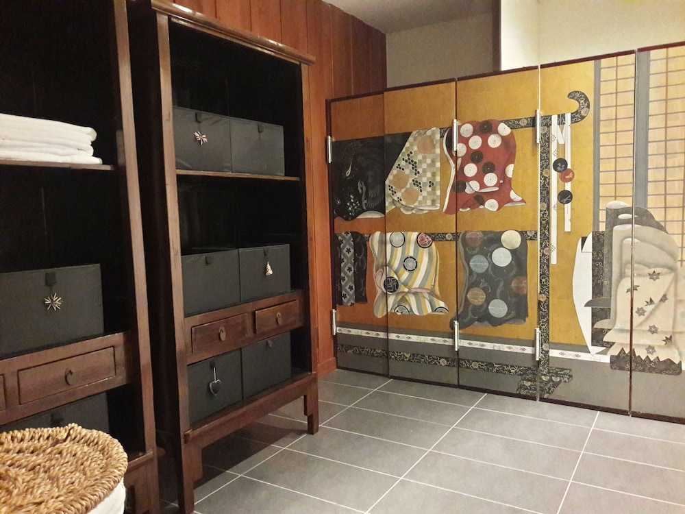 De La Foret Hotel 22/66