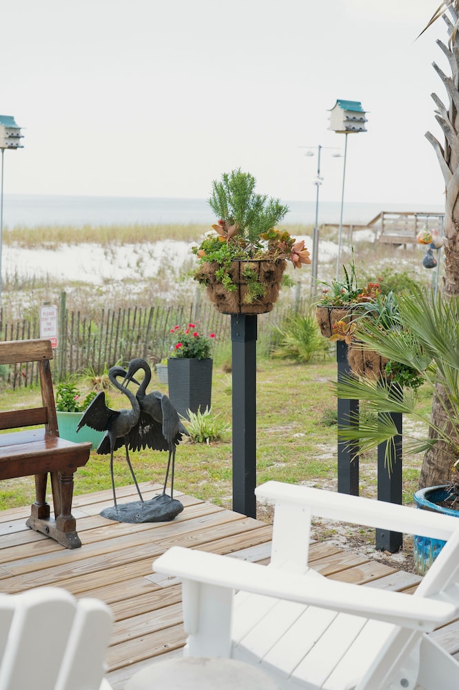 Driftwood Inn 24/50