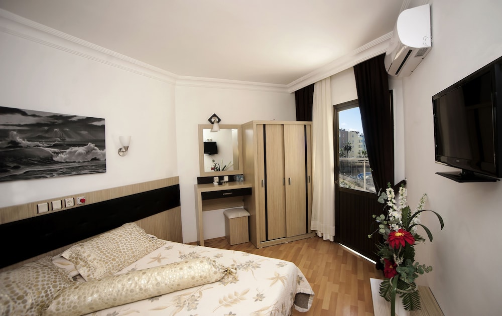 Monte Carlo Hotel 22/50