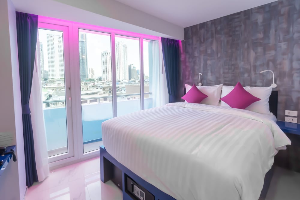 SPARK Hotel - MRT Queen Sirikit 8/16