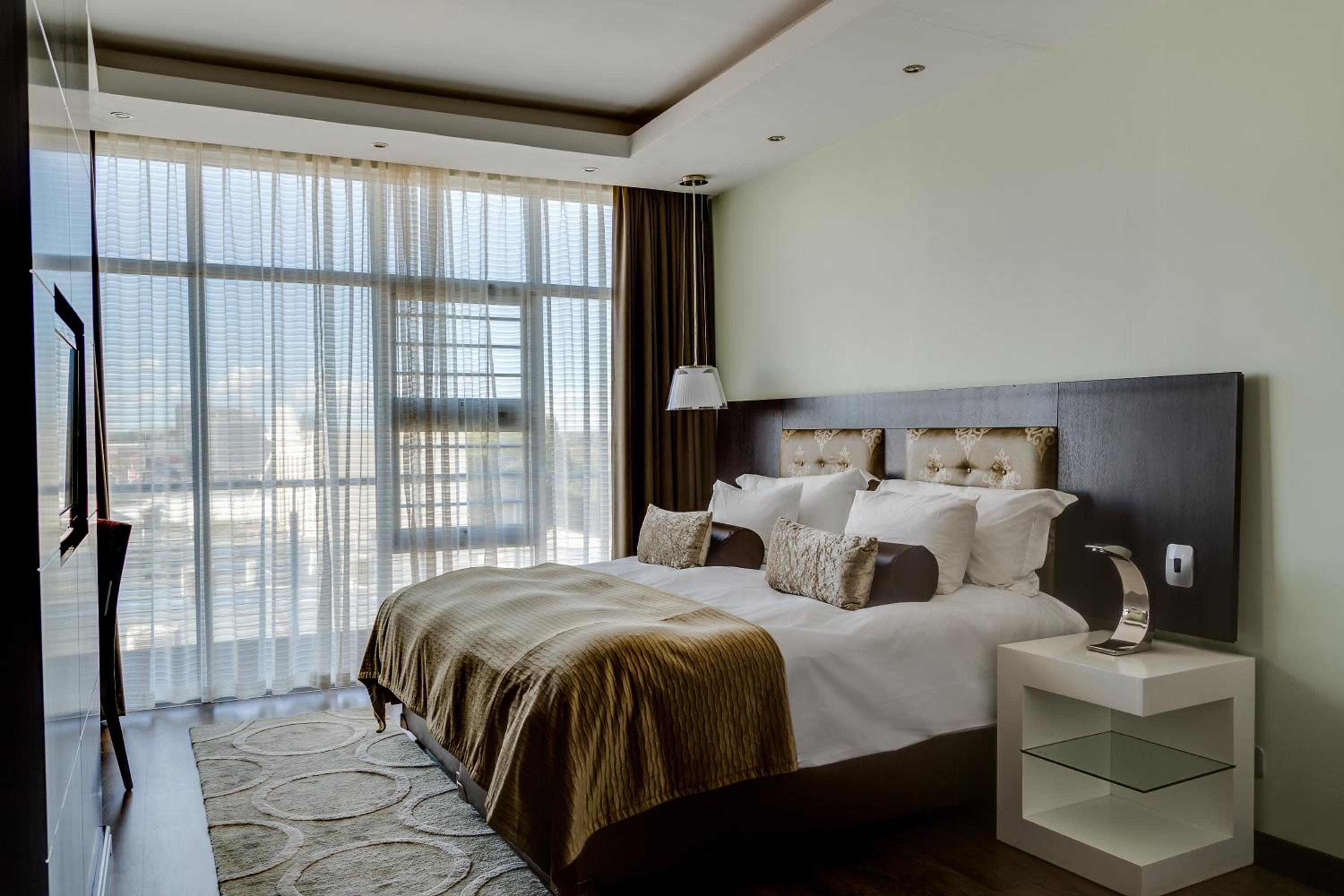 جناح، The Oasis Hotel 4/8