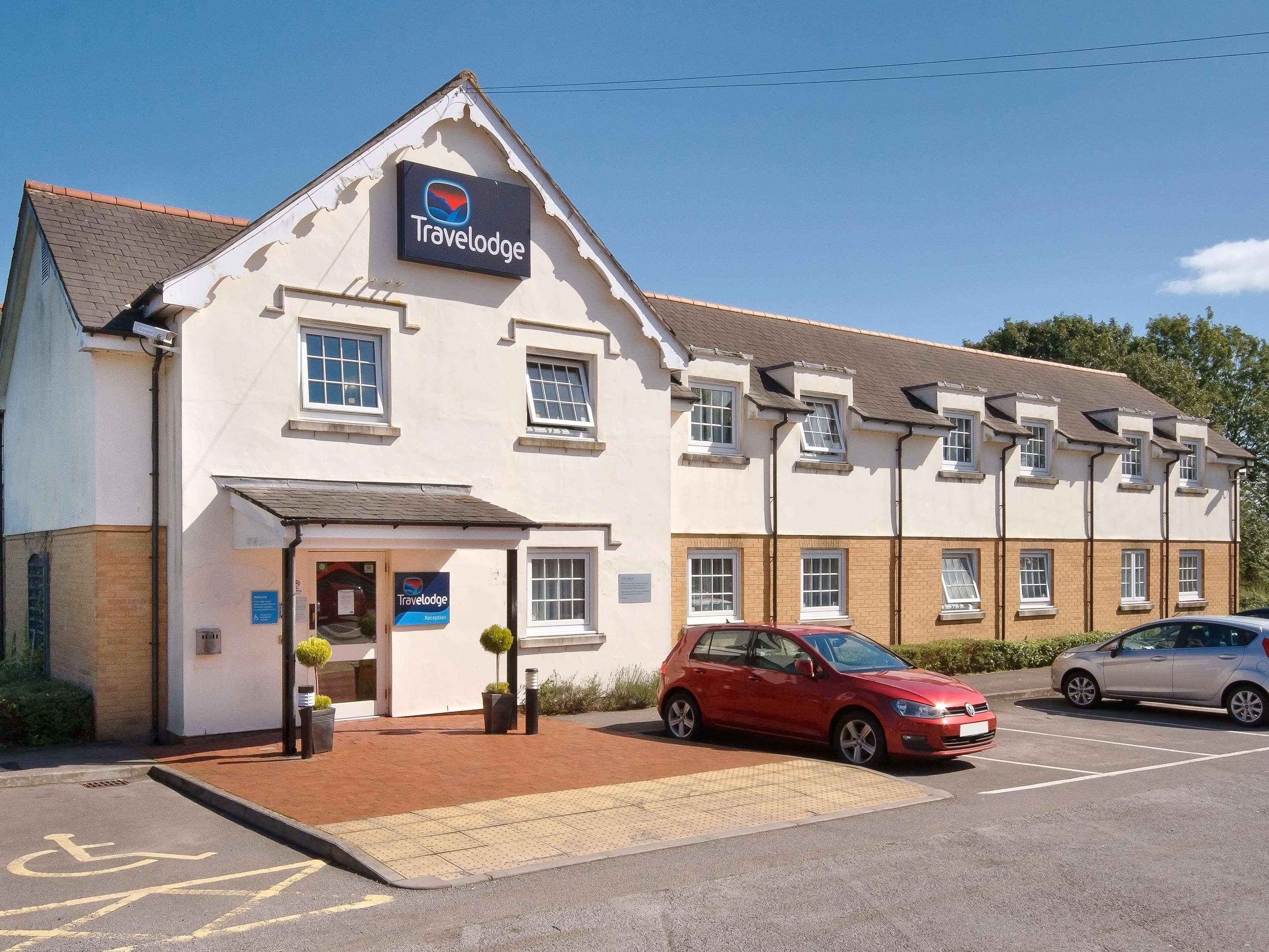 Travelodge Cardiff Airport 7/11