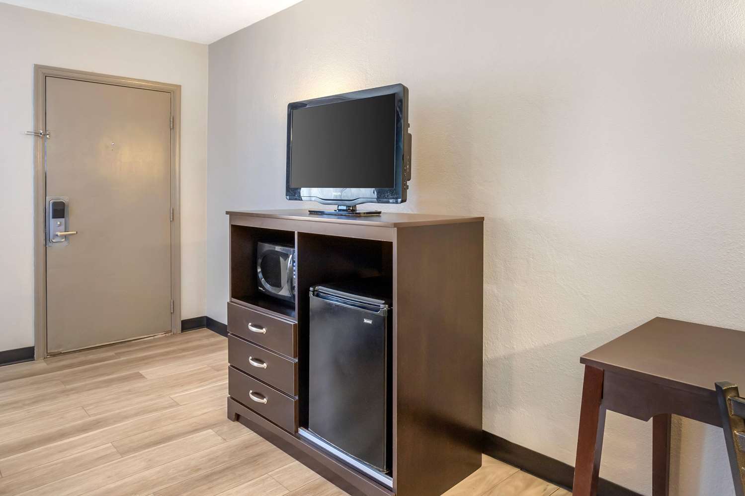 Days Inn by Wyndham Wrightstown 38/50