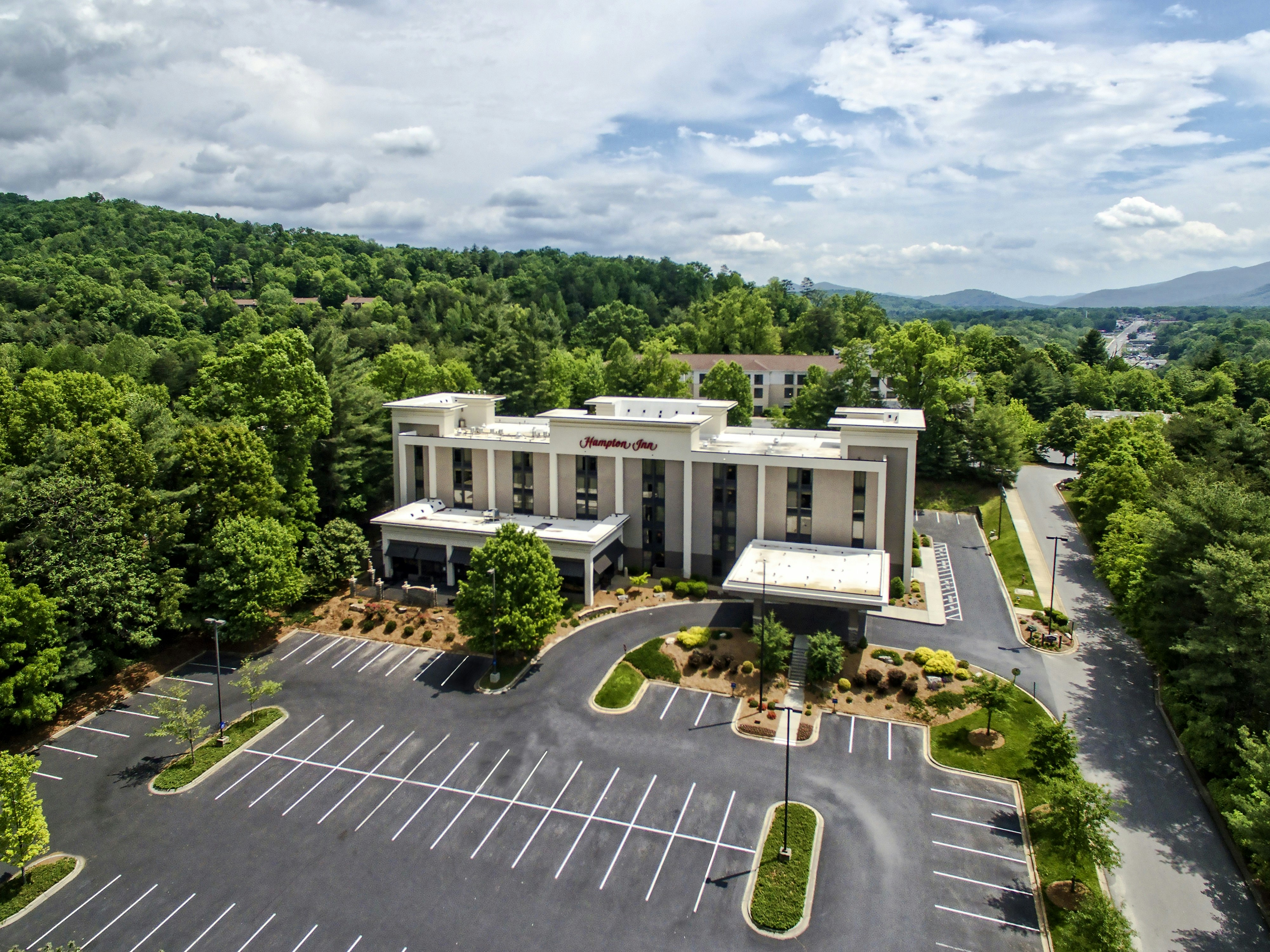Hampton Inn Asheville Tunnel Road 7/63