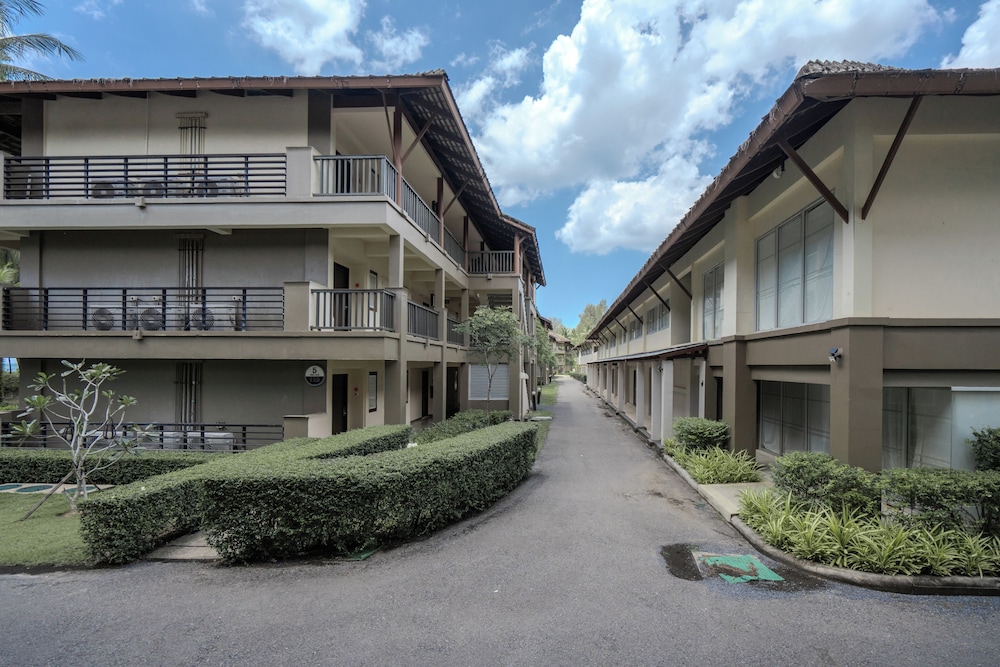 The Grand Southsea Khaolak Beach Resort in TAKUA PA