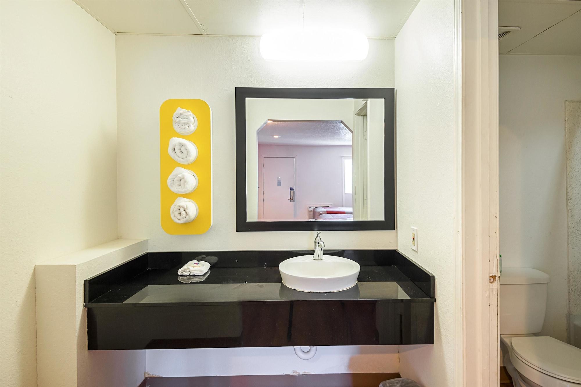 Motel6 Blue Springs, MO 23/24