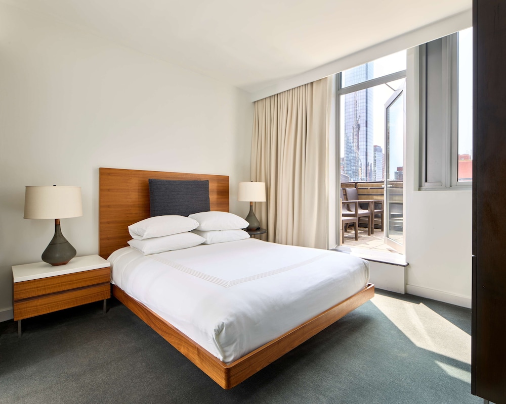DELUXE, QUEEN BED, TERRACE
