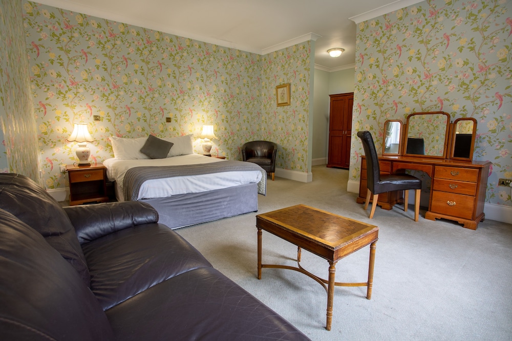 Woodlands Manor 67/100