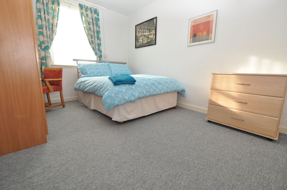 Greenock Hall's Waterfront Complex 13/31