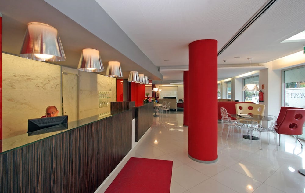 Oasis Plaza 26/32
