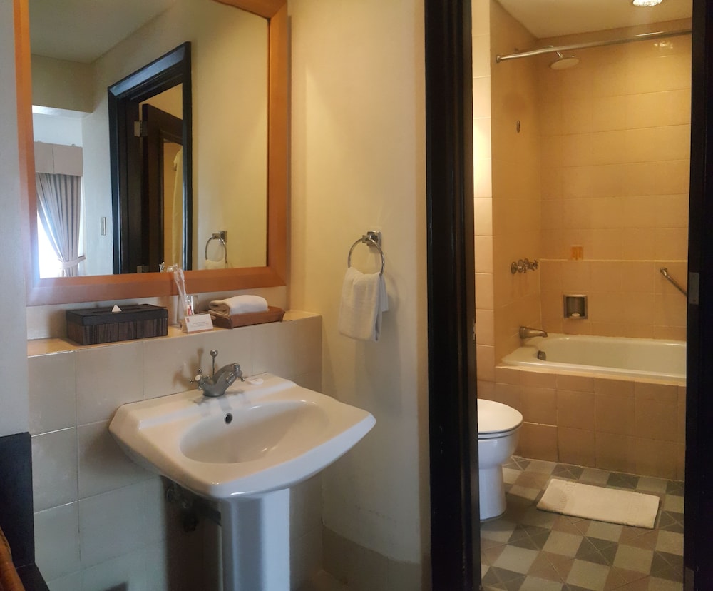 PonteFino Hotel & Residences 51/55