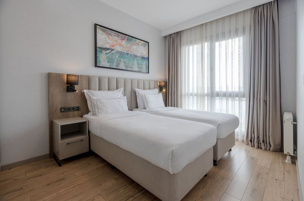 SUPERIOR, SUITE, TWIN BEDS
