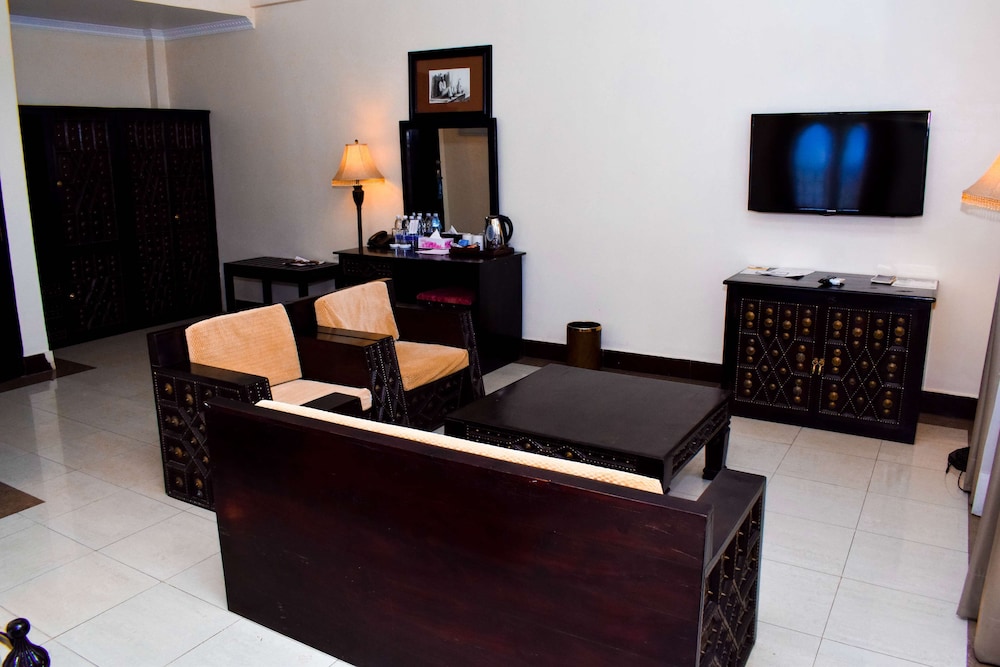Golden Tulip Stonetown Boutique 61/83