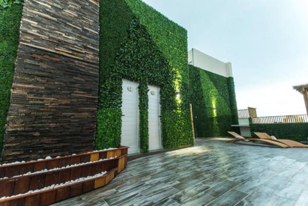 Hotel & Suites Clipperton 40/66