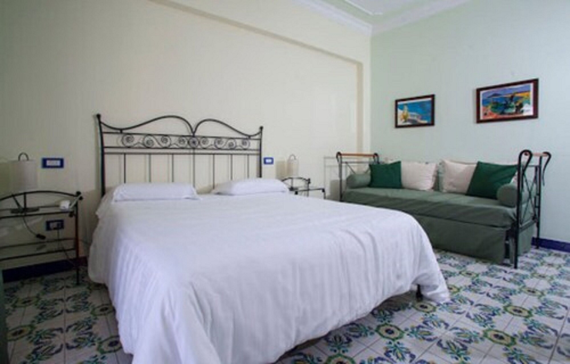 COMFORT, QUEEN BED, SEA VIEW, SOFA