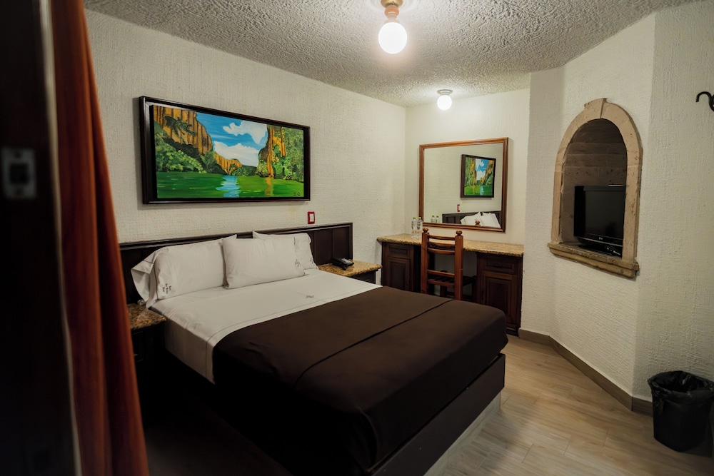 Hotel Don Quijote Plaza 26/58