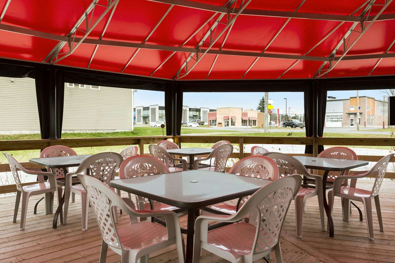 Days Inn By Wyndham Trois-Rivieres 5/8