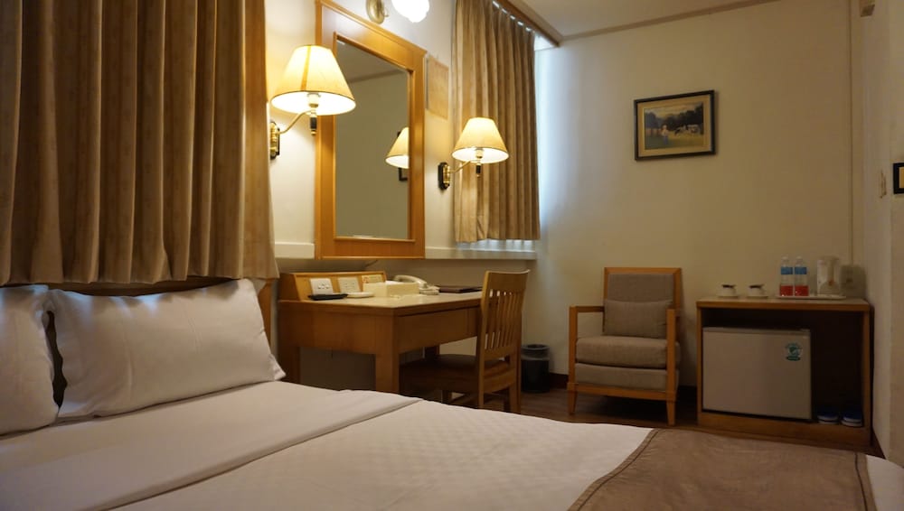 Riverside Hotel 17/50