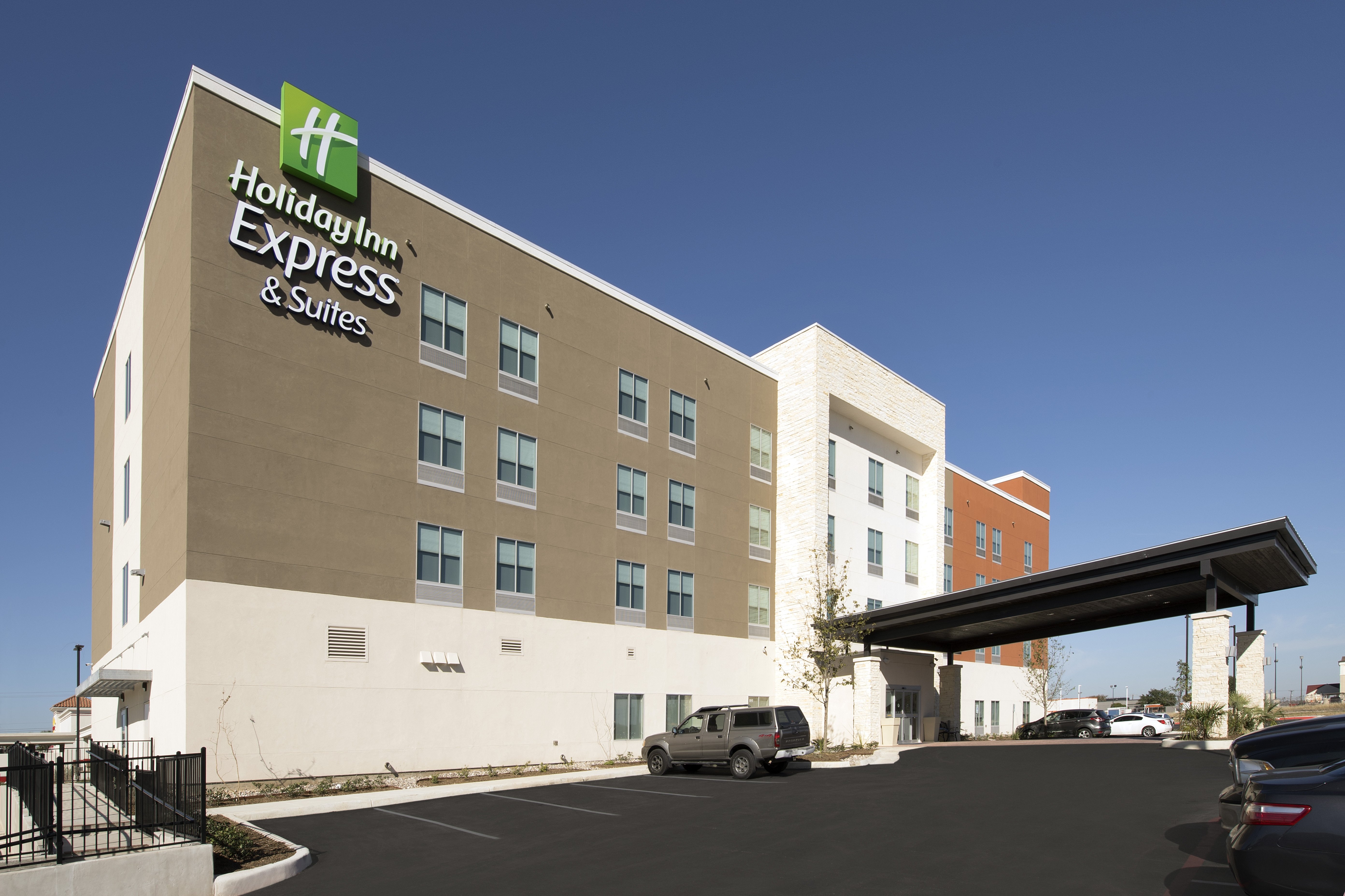 Holiday Inn Express & Suites San Antonio North - Windcrest 6/36