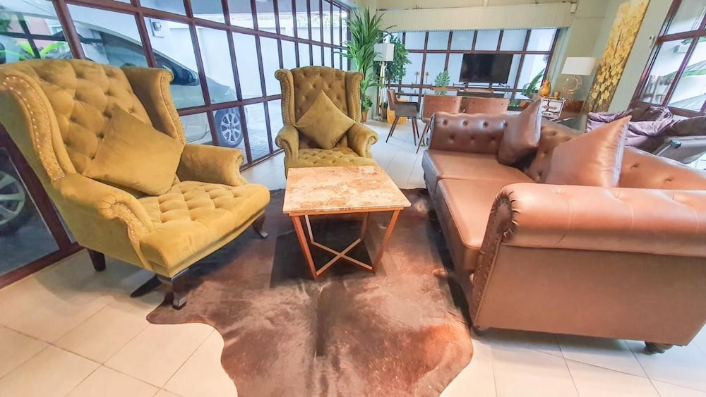 RoomQuest Ratchada AI Serviced Residence 17/35