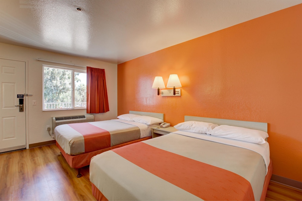 Motel6 Westminster, CA - North 27/60