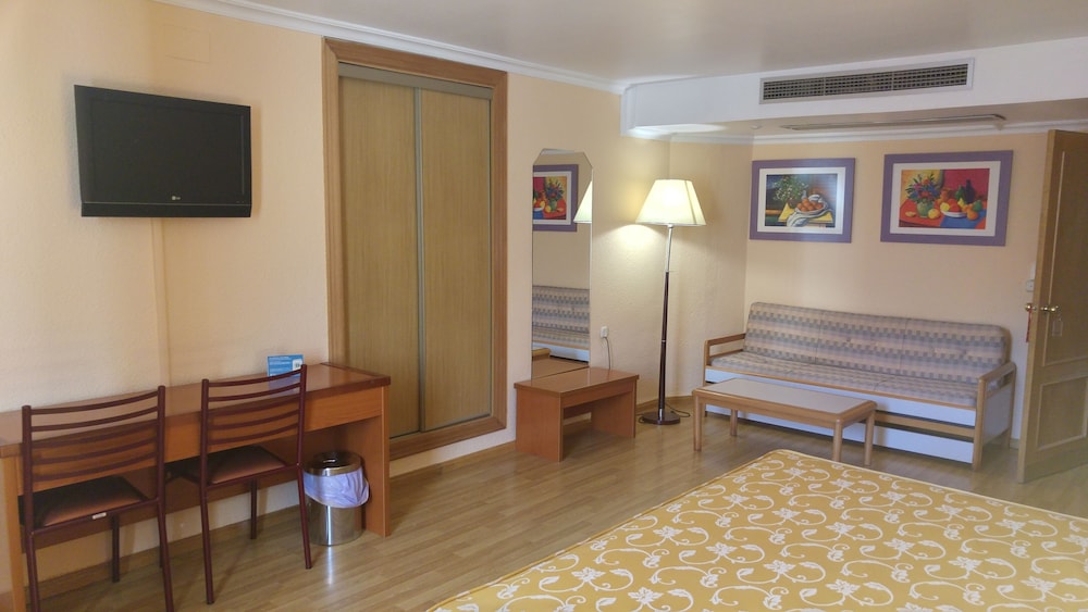 Hotel Cabanas 32/45