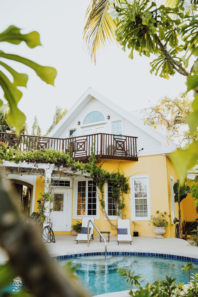 Shangri-La Bed & Breakfast 1/50