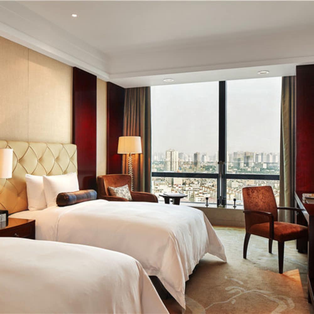 DELUXE, TWIN BEDS