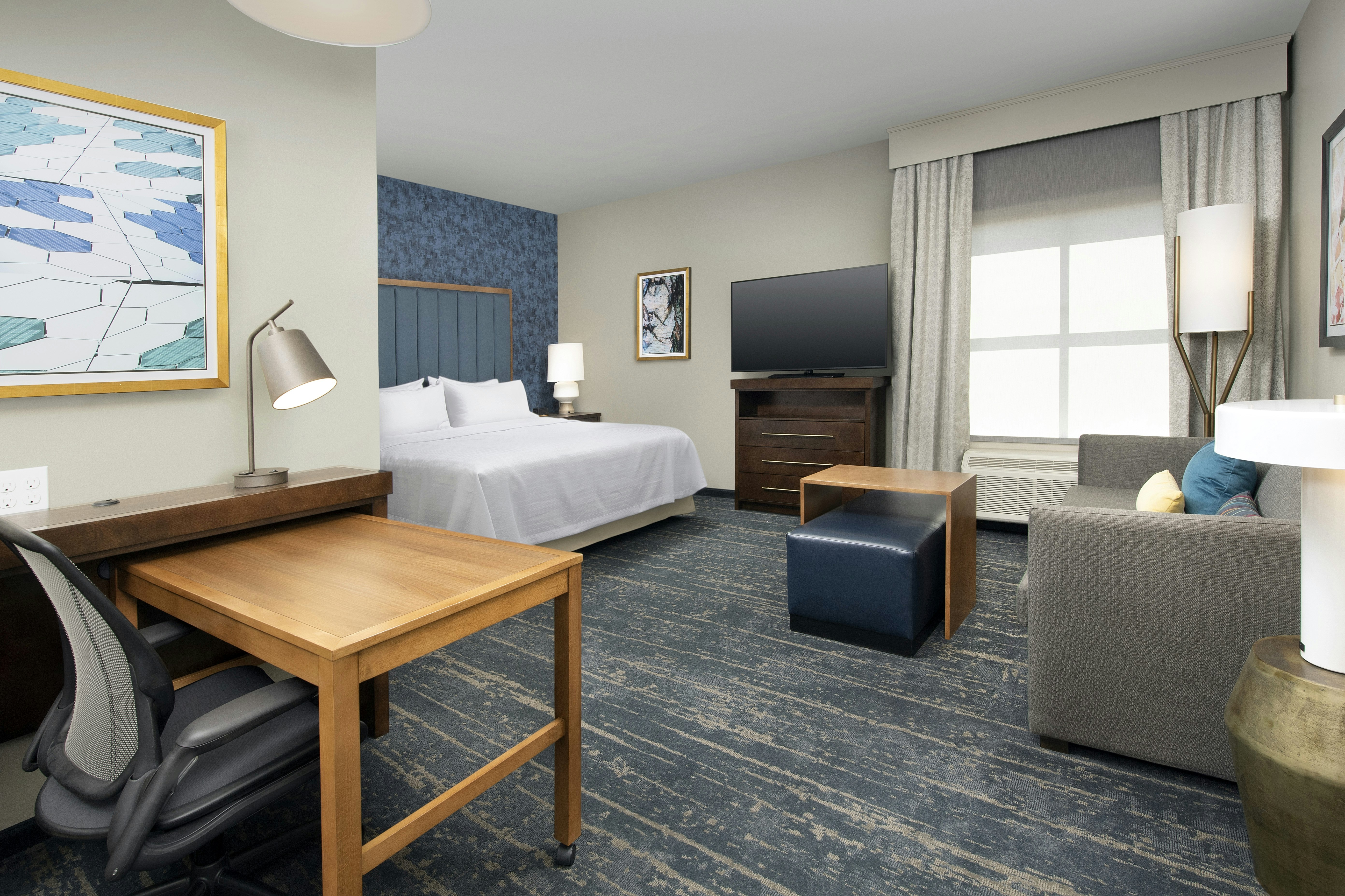 STUDIO, SUITE, KING BED