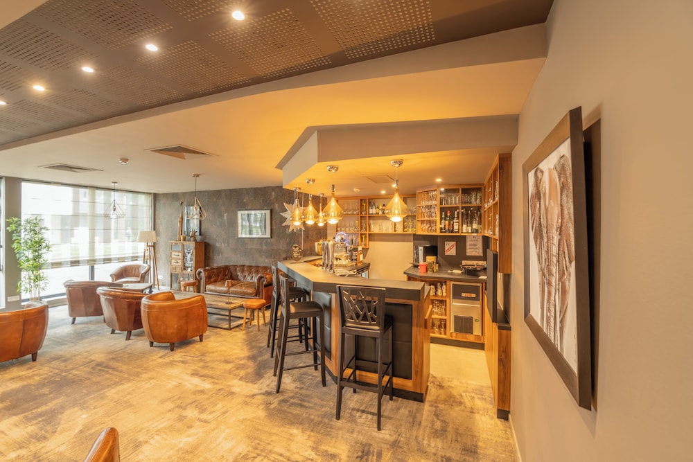 Brit Hotel Lodge 46/50