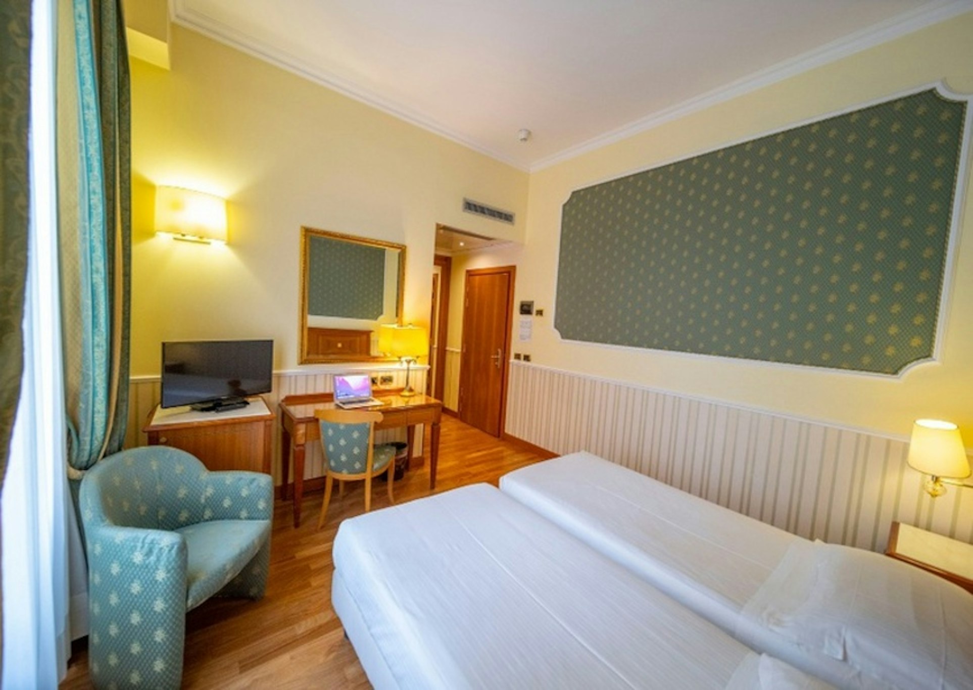 Superior, Twin Beds