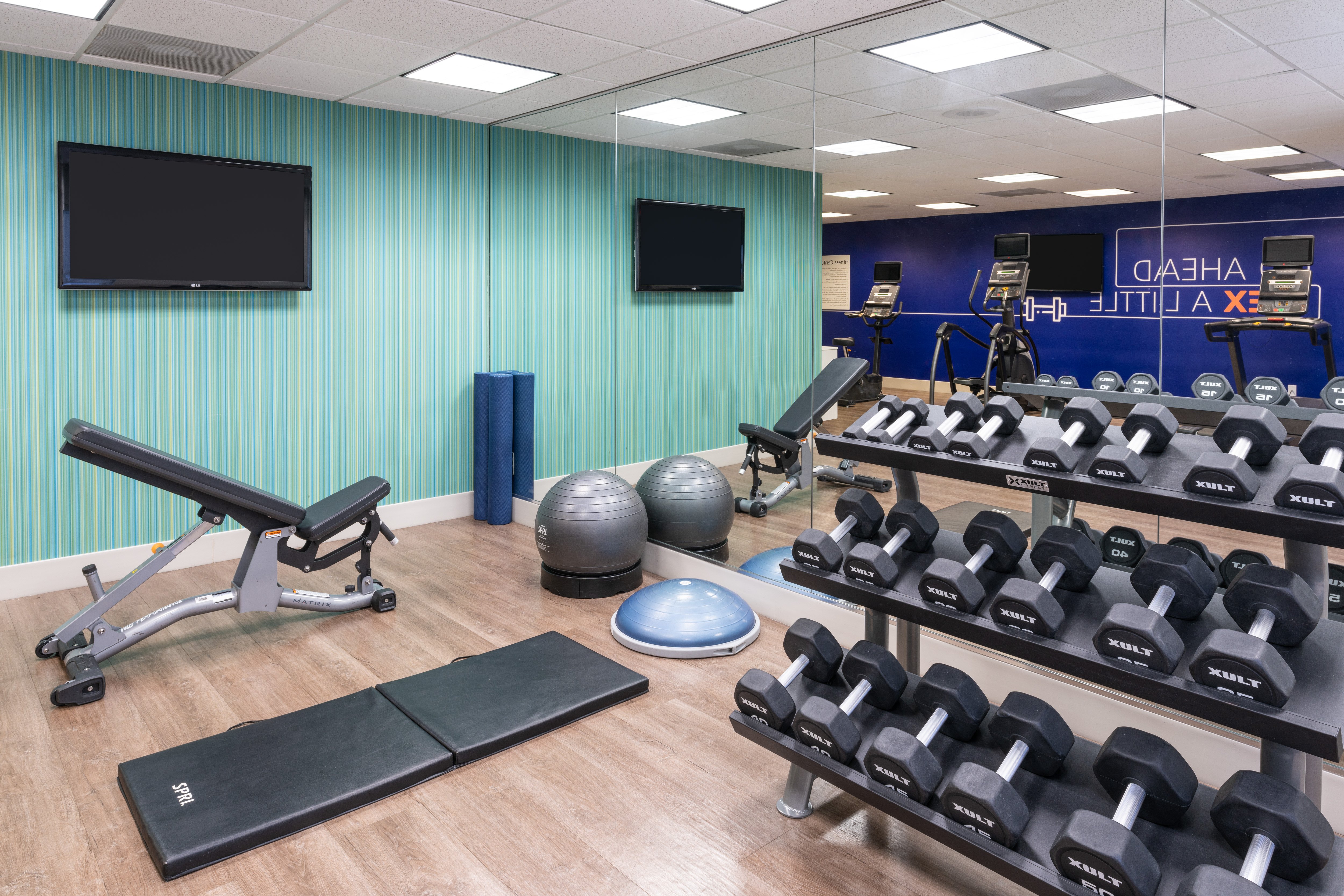 Holiday Inn Express And Suites Orlando International Airport 30/62