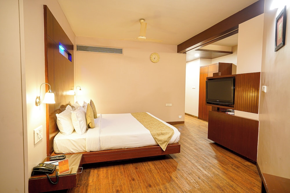 Hotel Mayura 9/50
