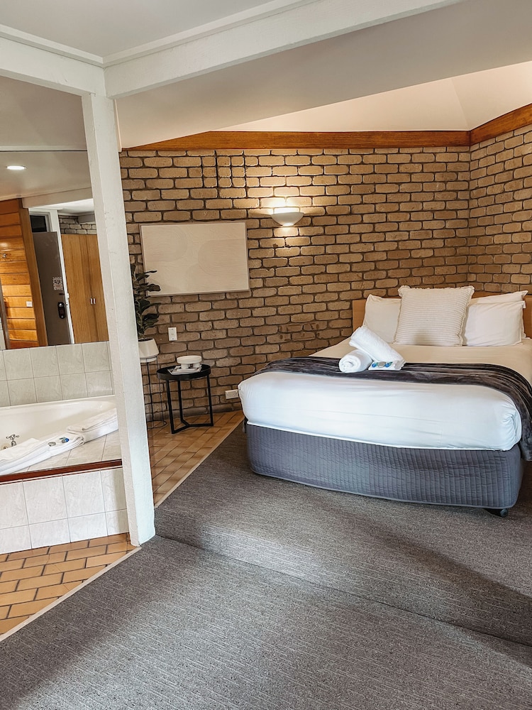 Spa, Queen Bed
