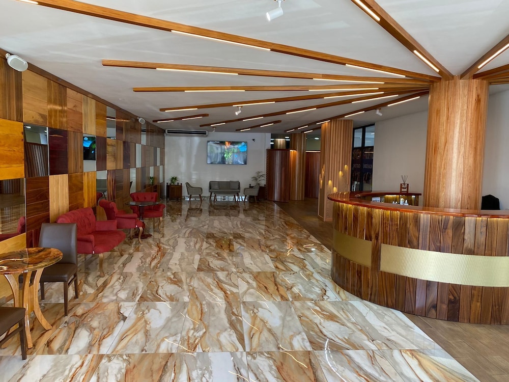 Murex Plaza Hotel and Suites 9/33