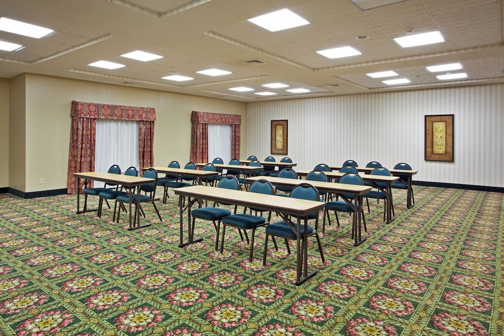 Holiday Inn Express Hotel Suites Thomasville 36/40